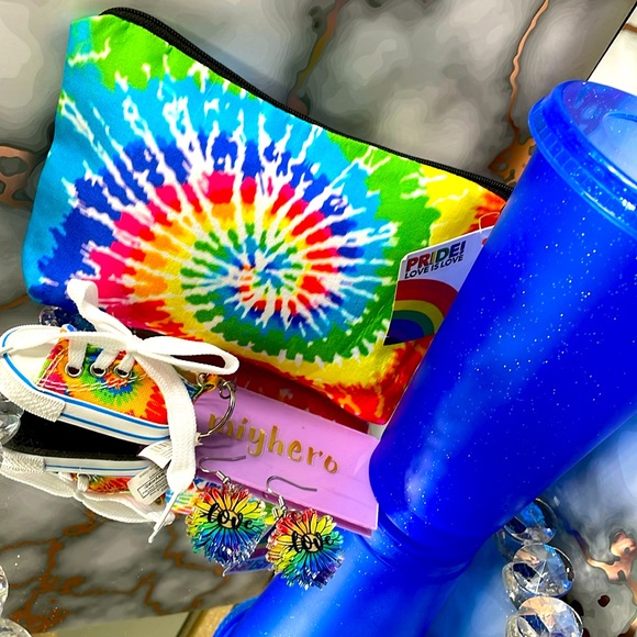 Accessories - Gift Set - 4pc rainbow love with cosmetic pouch, keychain, earrings and tumbler